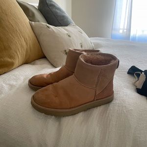 Light pink short uggs